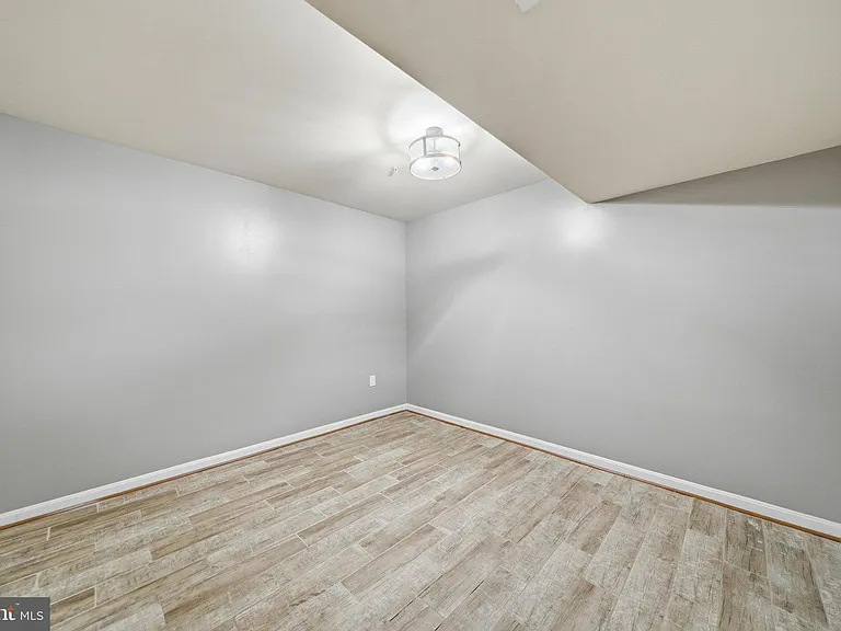 13131 Clarksburg Square Rd — Photo 40
