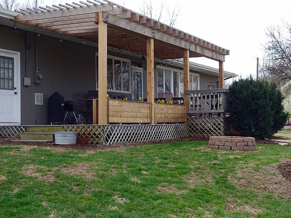 4th image of 40 Rockwood Dr