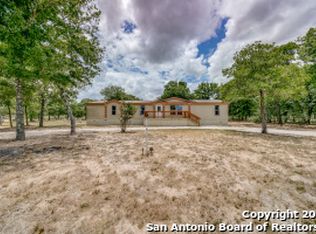 621 Bent Bow Trl, La Vernia, TX 78121