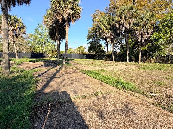 3rd image of 367 Forrest Ave