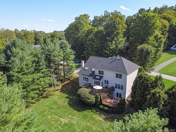 2nd image of 4 Cider Mill Ln