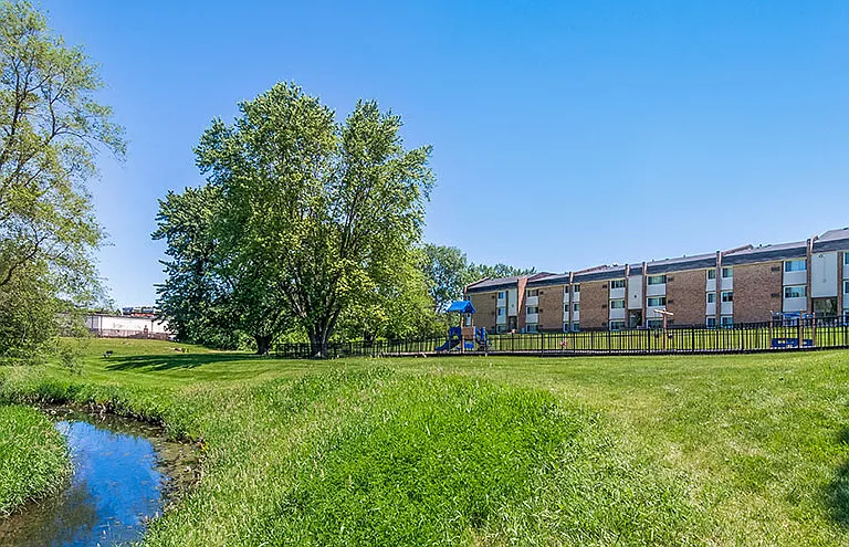 Prentiss Creek at Downers Grove Apartments — Photo 32