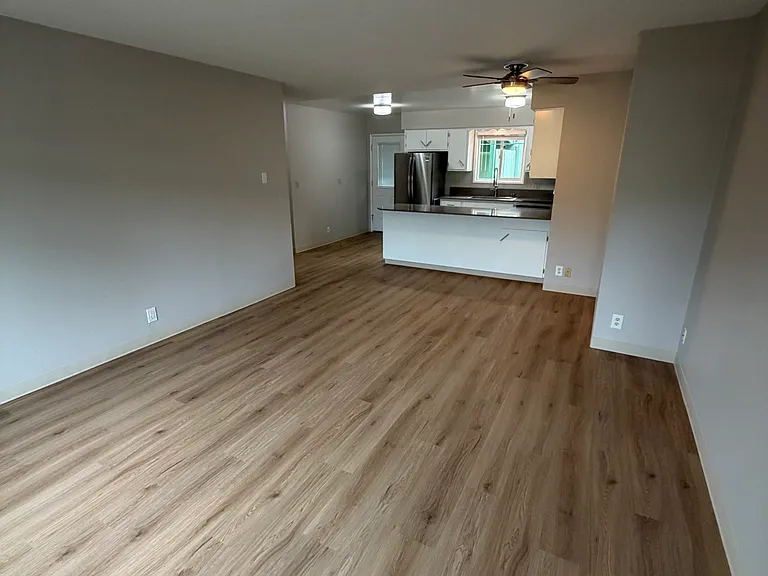 2740 22nd Ave — Photo 5