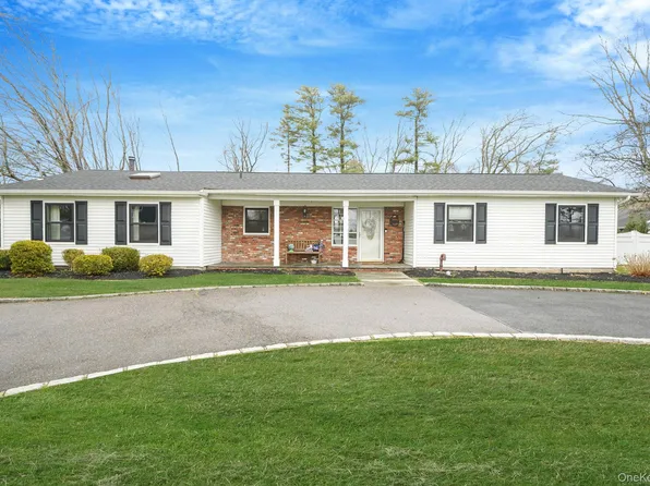 15 Vee Jay Drive, Shoreham, NY 11786