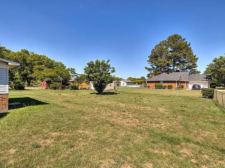 4 bed, 2.5 bath, 1973 sqft, $2,200 — Photo 4