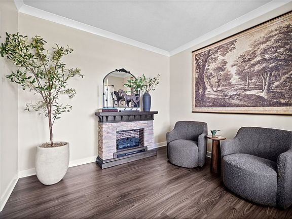 5th image of 240 Regency Dr