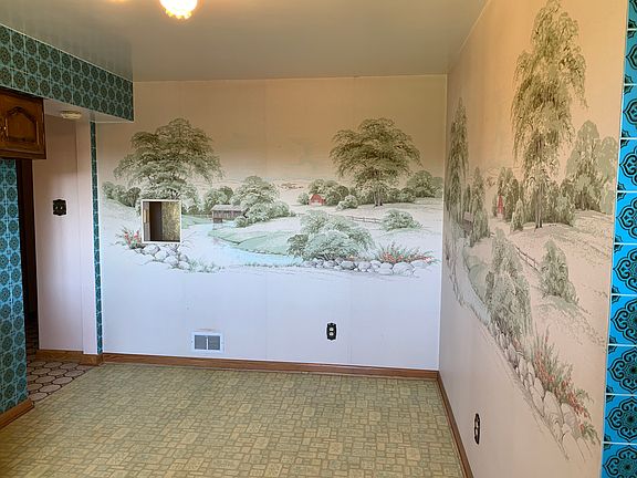 Murals in kitchen. 