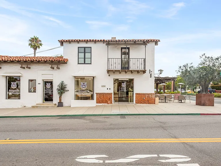 Paseo Delicias Commercial — Photo 1