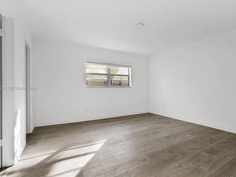 8295 NE Miami Ct #4 — Photo 30