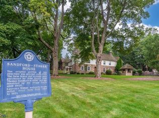 9 E Greenbrook Rd, North Caldwell, NJ 07006