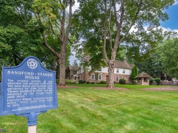 9 E Greenbrook Rd, North Caldwell Boro, NJ 07006