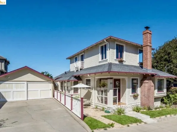 212 Carmel Ave, Pacific Grove, CA 93950