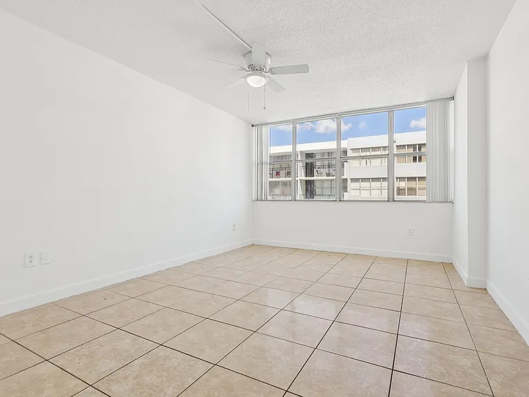 2 Bed 2 Bath Unit