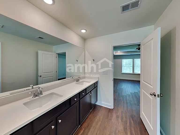 301 Pecan Dr — Photo 15