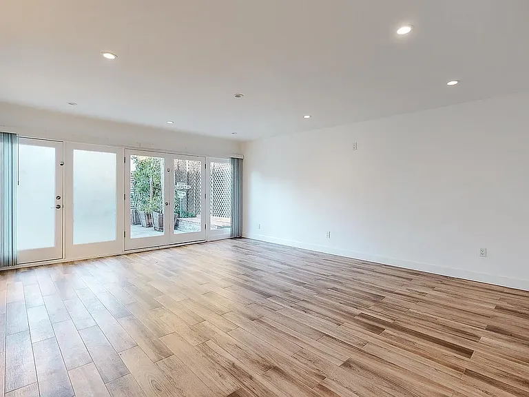 363 Huntley Dr — Photo 43