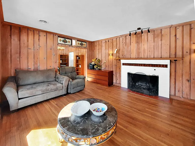 214 Sudbrook Ln — Photo 18