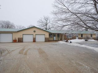 8421 Fox River Rd, Burlington, WI 53105