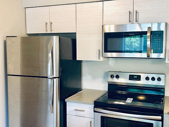 3rd image of 1210 Burlington Ave APT 1W