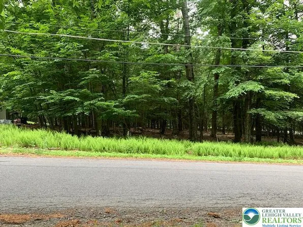 75B Fawnwood Cir, Greentown, PA 18426