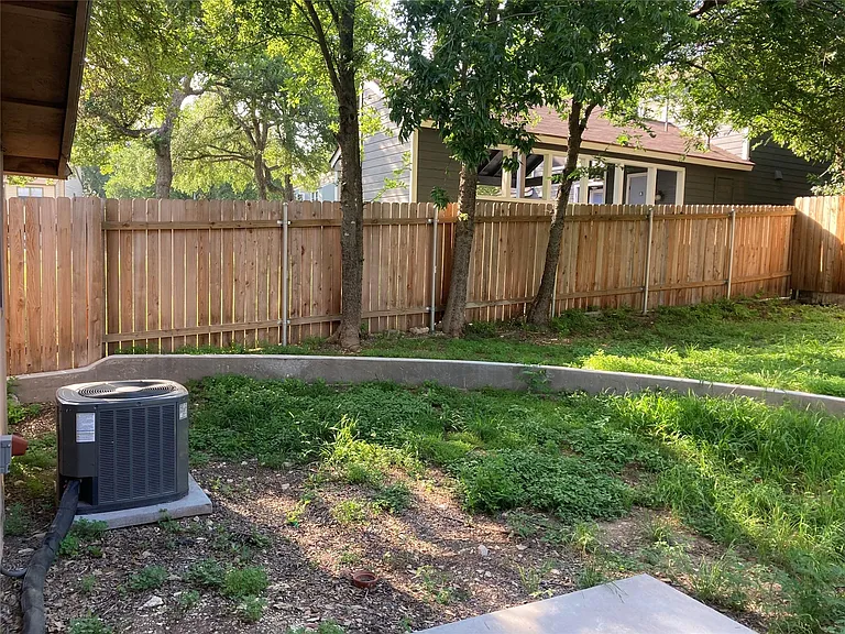 8004 Dowling Cv #B — Photo 12