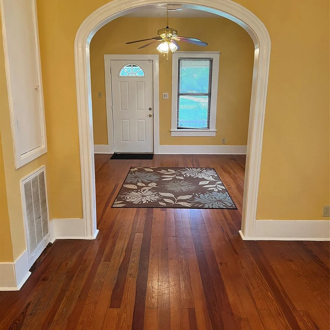 3 bed, 2.0 bath, 1288 sqft, $1,650 — Photo 2