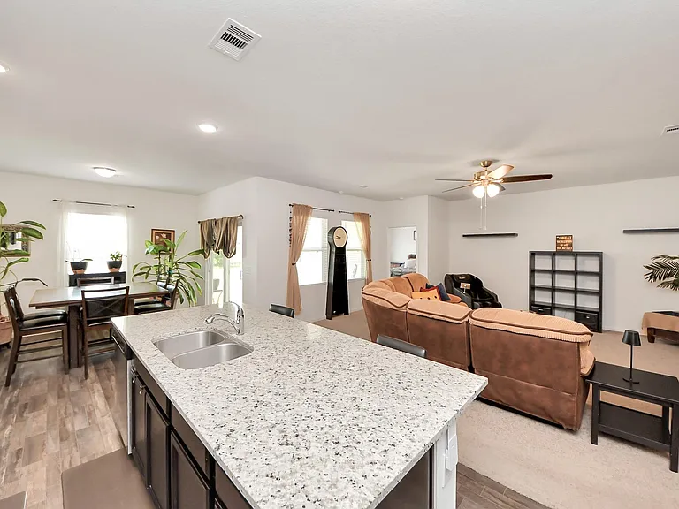 1024 Banyon Tree Ln — Photo 10