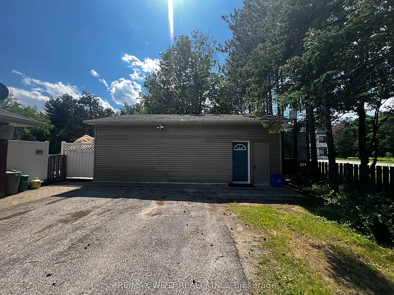 16632 York Durham Line #GARAGE — Photo 1