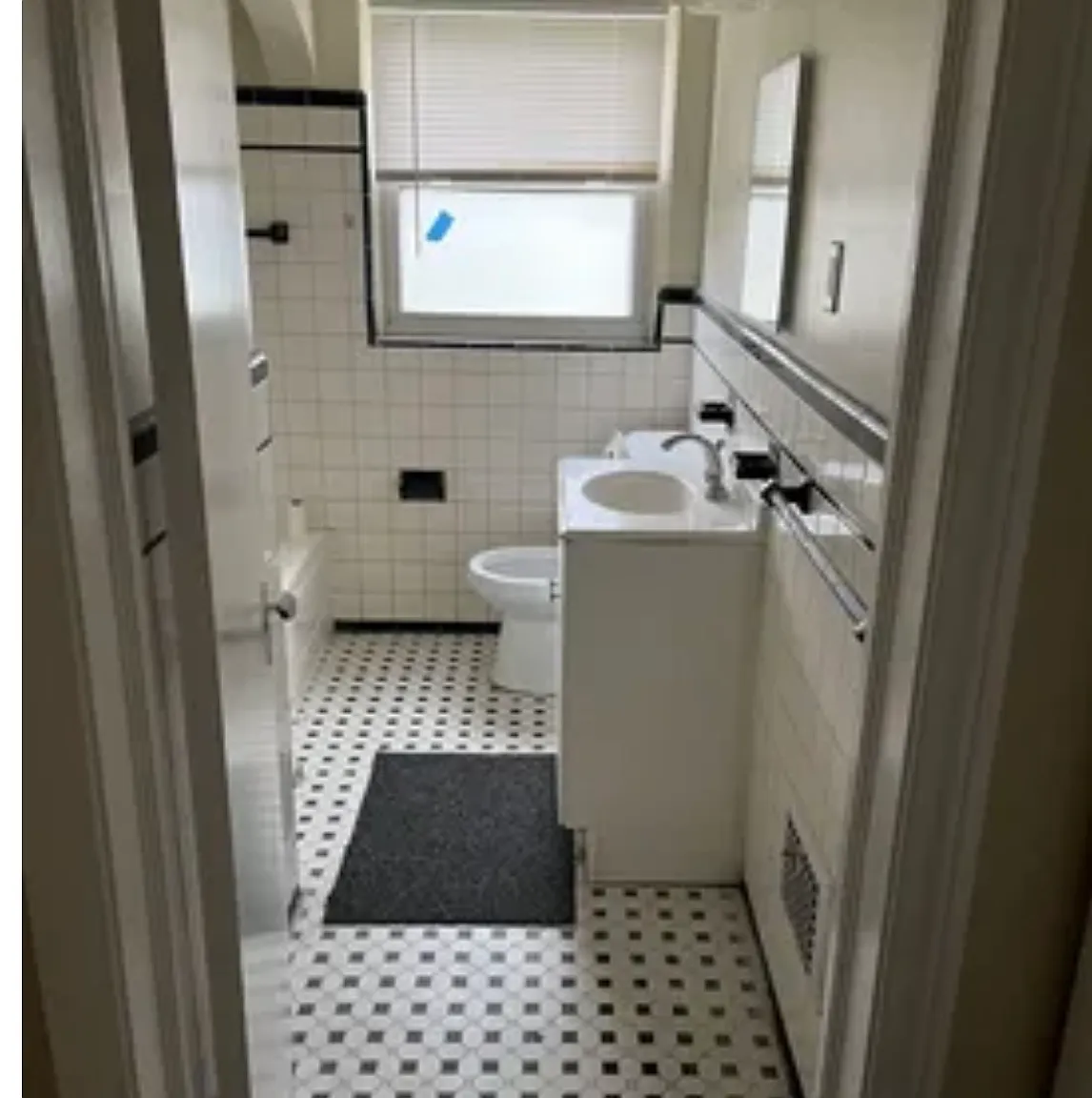 4 bed, 1.5 bath, 1500 sqft, $1,800 — Photo 1