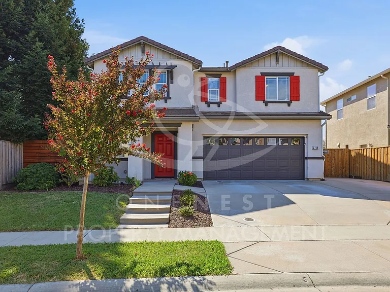 2708 Woodfield Way — Photo 2