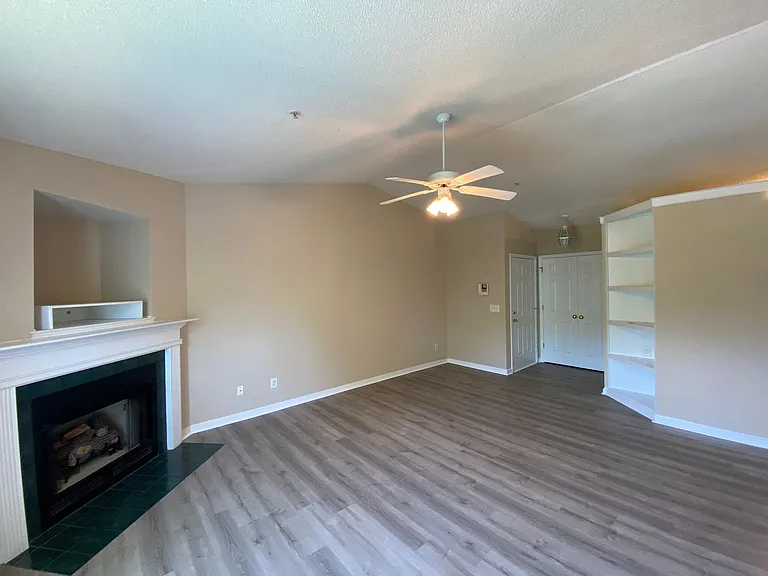 533 Scholastic Ct — Photo 3