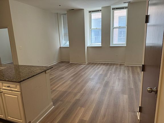 3rd image of 1011 Chestnut St Unit 301W