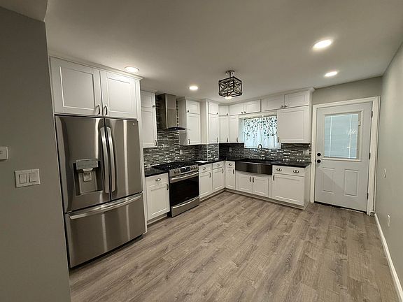3rd image of 280 Linden Ave Floor 1