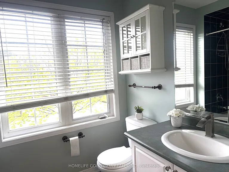 74 Rideau Dr — Photo 11