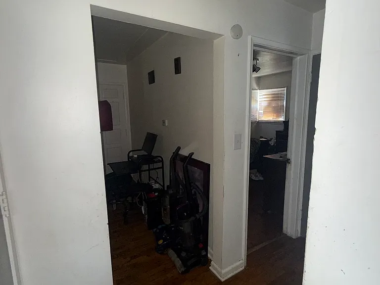 2625 Seneca St — Photo 8