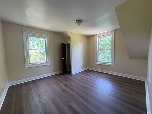 3rd image of 111 Bristol St Floor 3