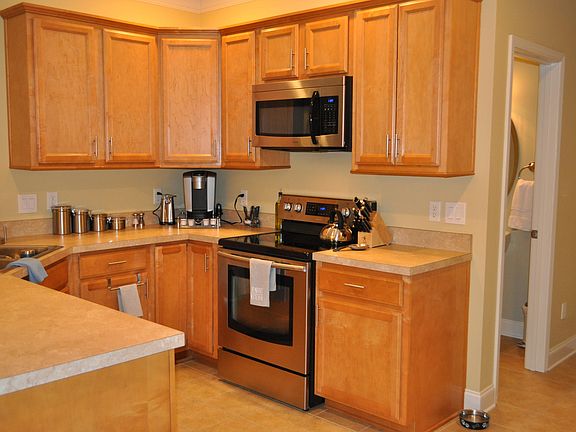 3rd image of 676 Silver Leaf Dr