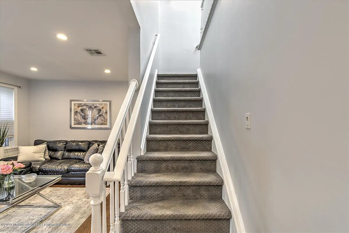 3 bed, 2.5 bath, 1926 sqft, $2,500 — Photo 4