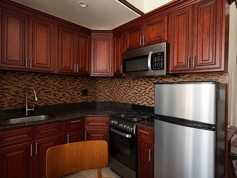 170 W 74th St #705 — Photo 3