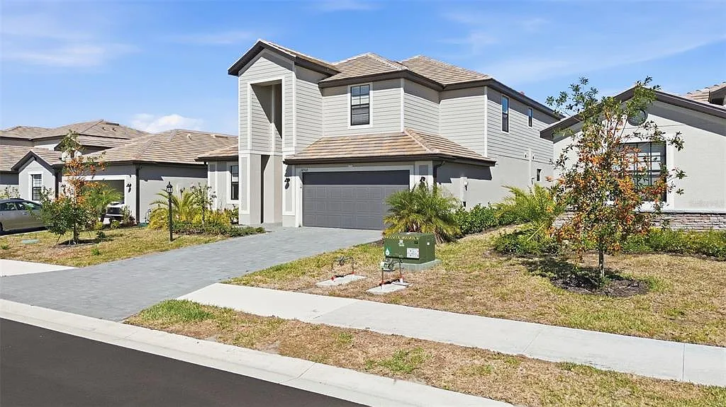 5 bed, 3.0 bath, 3257 sqft, $4,800 — Photo 3
