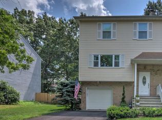 15 Dortmunder Dr, Manalapan, NJ