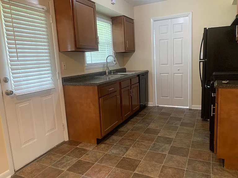2611 Gardiner Ln — Photo 5