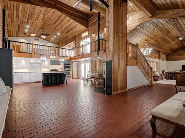 1839 E Pleasantview Ln, Mustang, OK 73064