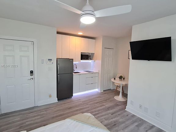 5th image of 7315 Carlyle Ave #12A