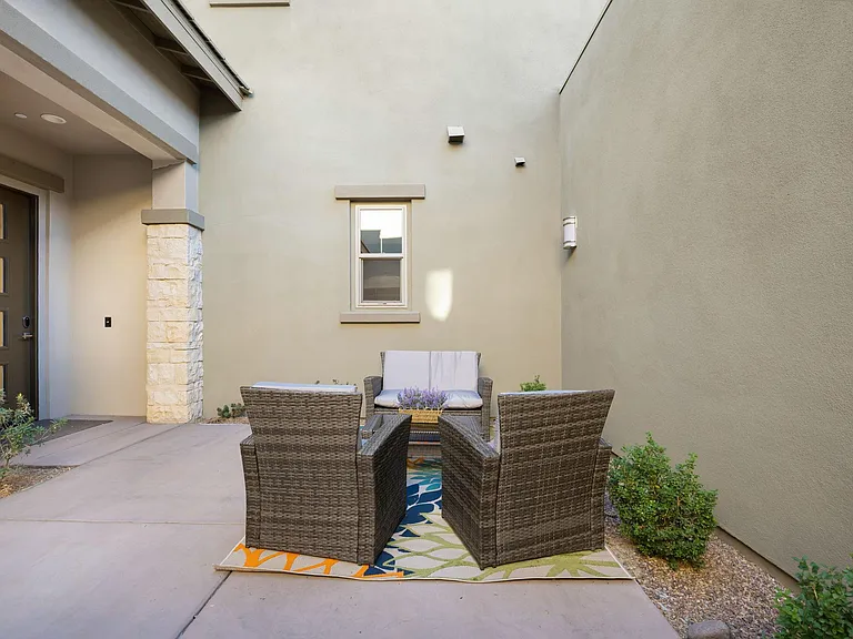 502 Retreat Cir — Photo 35