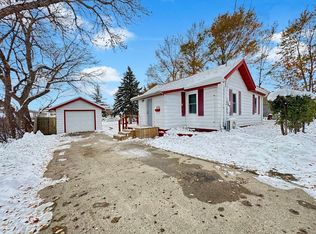 406 10th Ave NE, Minot, ND 58703