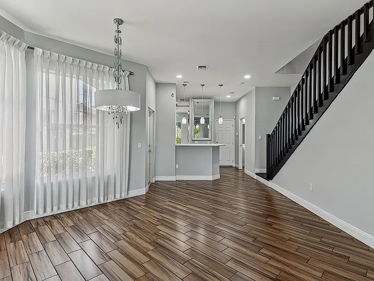 1135 NE 3rd Ave — Photo 10