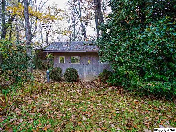 4th image of 3409 Wildwood Dr SE
