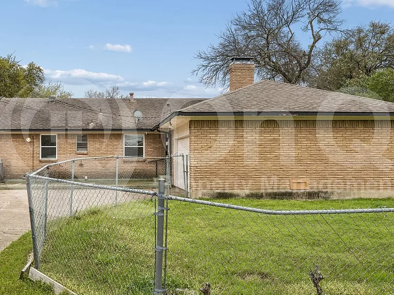9007 Sweetwater Dr — Photo 24