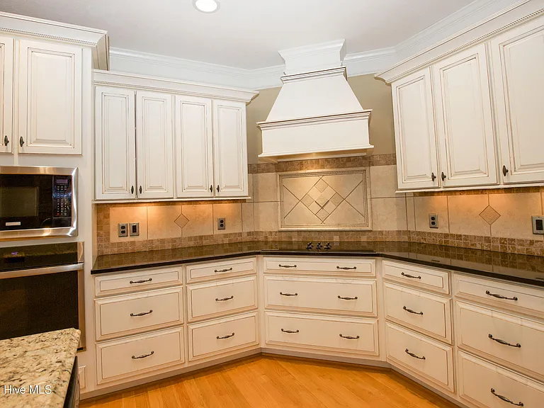 16 Montrose Ct — Photo 34