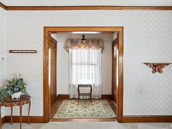 3rd image of 510 E Main St
